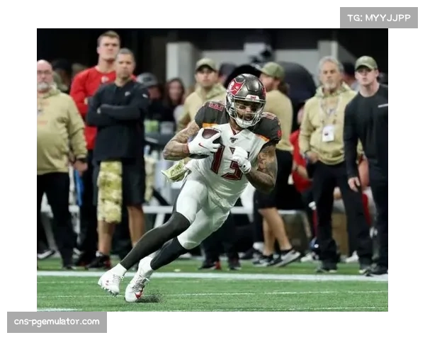 海盗外接手埃文斯接球达阵 延续赛季稳定表现